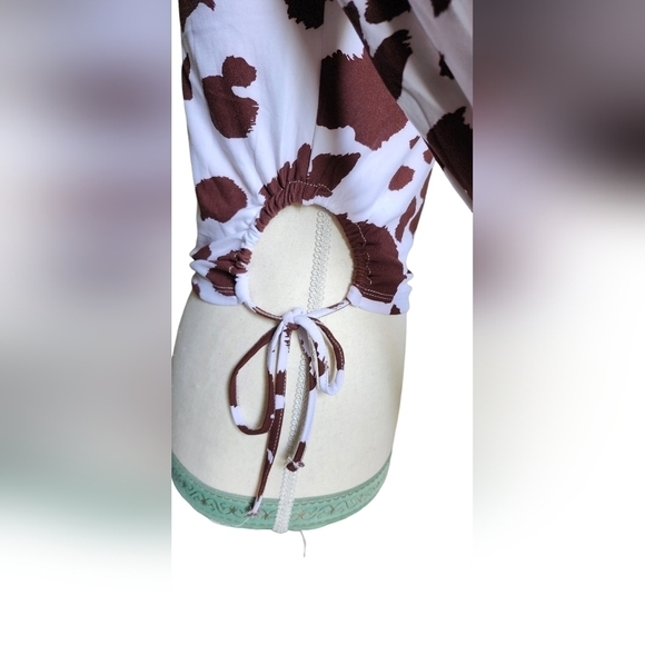 Love Dazed Brown Cow Print Side Keyhole Crop Top Women's Juniors M NWT - Picture 7 of 14